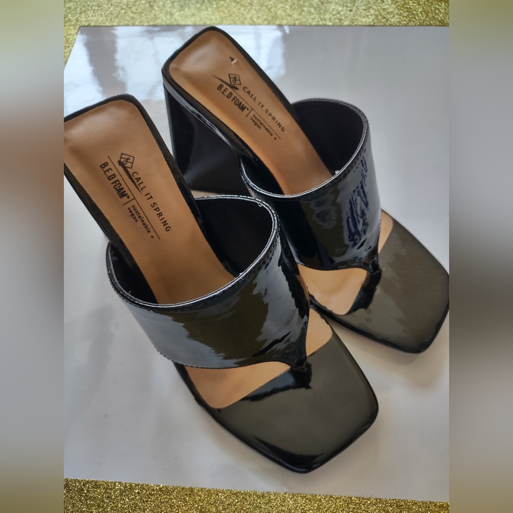 Women's sandals size 6.5, call it spring